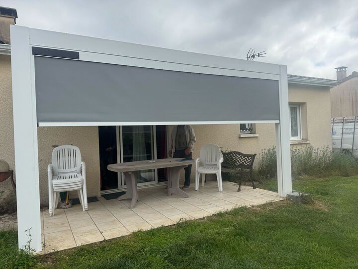 Réalisation RENOVERSO : Pose de Pergola bioclimatique à Roquefort