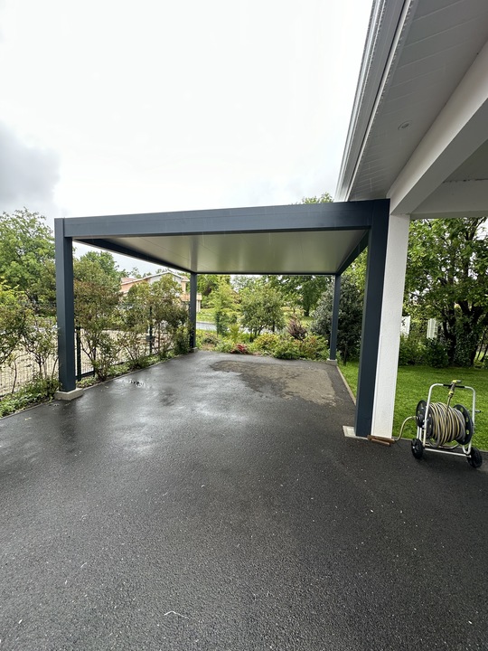Réalisation RENOVERSO : Installation d&rsquo;un carport à AGEN