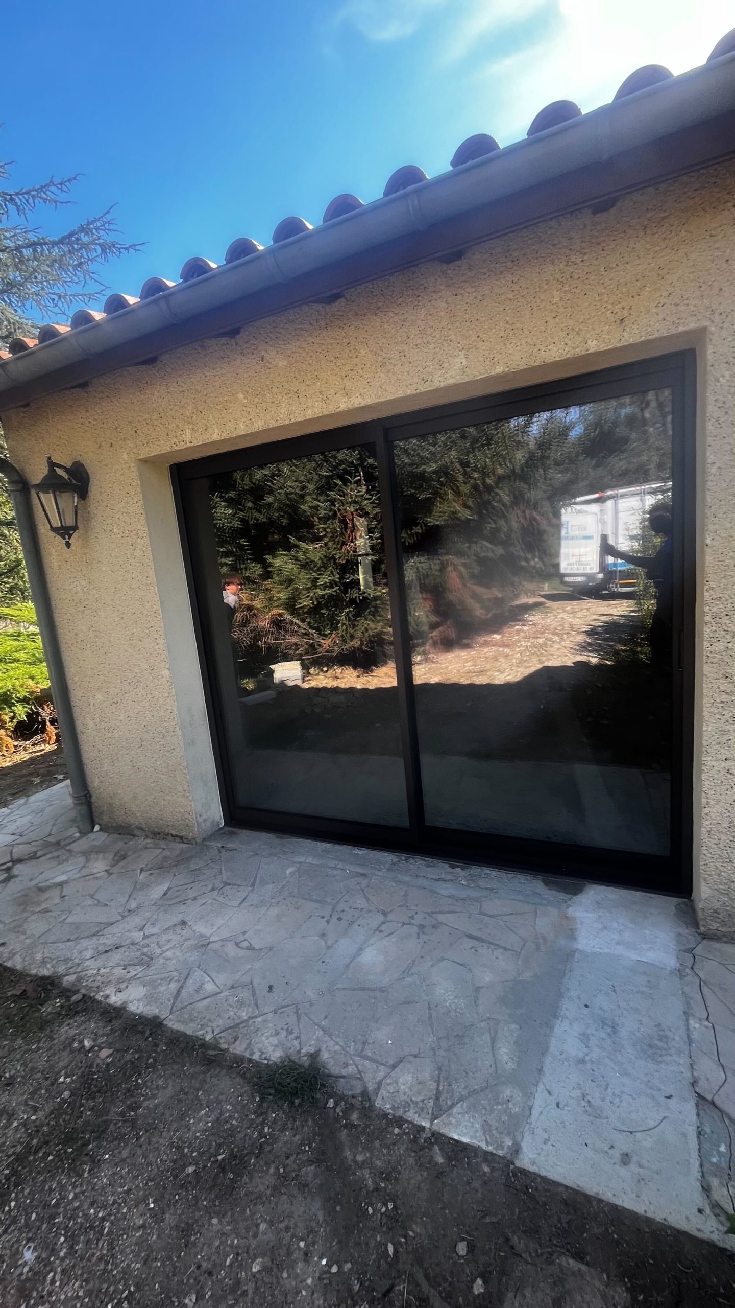 Réalisation RENOVERSO : Pose d&rsquo;une porte fenêtre à Boé