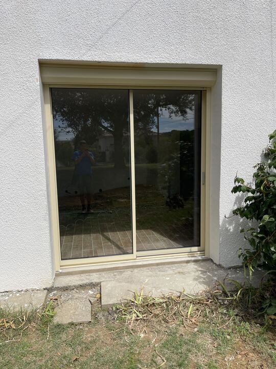 Réalisation RENOVERSO : Pose d’une porte-fenêtre à Foulayronnes
