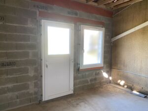 pose de porte de garage + fenêtre + porte - agen - renoverso 3