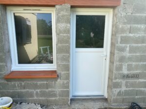 pose de porte de garage + fenêtre + porte - agen - renoverso 3