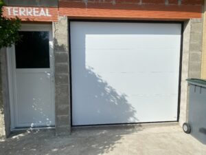 pose de porte de garage + fenêtre + porte - agen - renoverso 3