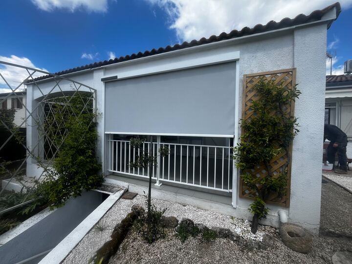 Réalisation RENOVERSO : Pose d’un store extérieur à Pont-du-Casse