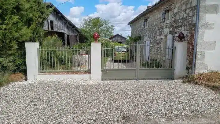 Réalisation RENOVERSO : Pose d’un portail battant à Pont-du-Casse
