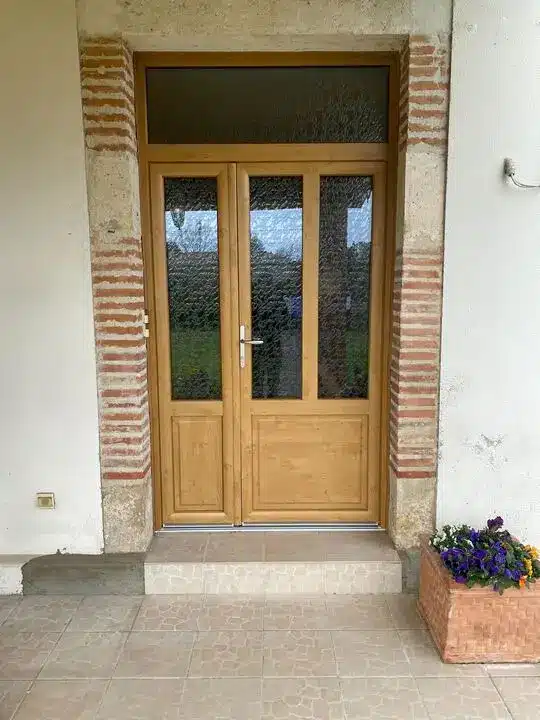 installation de porte en bois - renoverso - agen